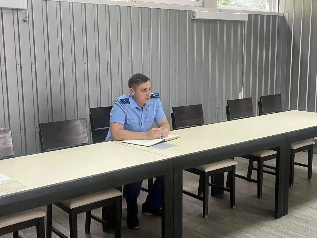 Прокурор Каховского района провел выездной прием работников сельскохозяйственного предприятия