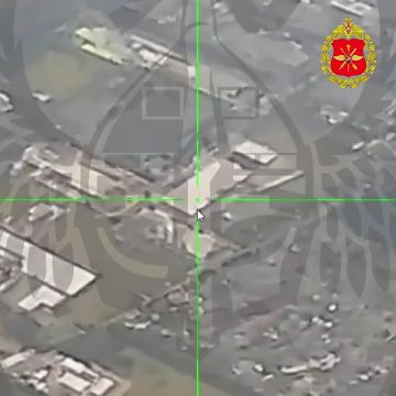 ВС РФ поразили в Киеве склад боеприпасов, на котором хранились термобарические авиабомбы М-900 и боеприпасы для "Бабы-яги", сообщили в Минобороны РФ