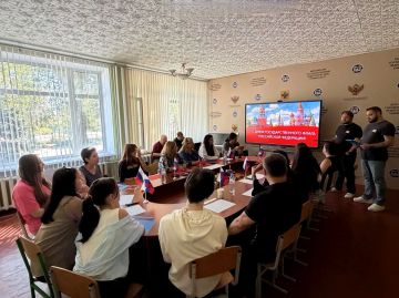 В Херсонском областном театре прошла интеллектуальная битва ко Дню Флага
