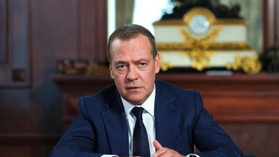 Медведев: «Единая Россия» ставит приоритетом воспитание молодежи