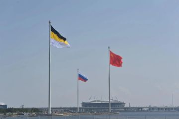 От империи до современности: непростой путь триколора