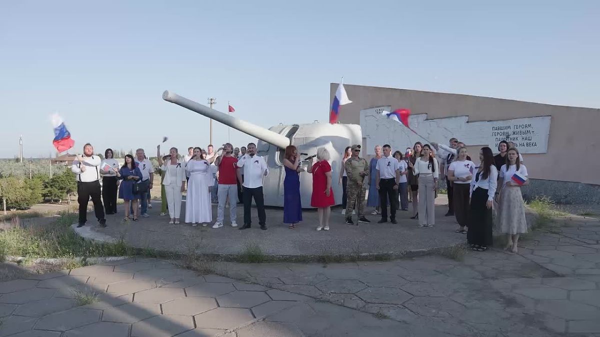 Артем Лагойский: С Днём Государственного флага России!