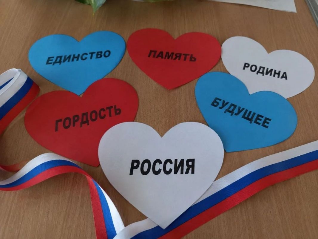 «Сердце России»: в Горностаевском муниципальном округе отметили День Государственного флага