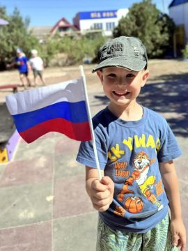 День флага: праздник патриотизма в образовательных организациях региона