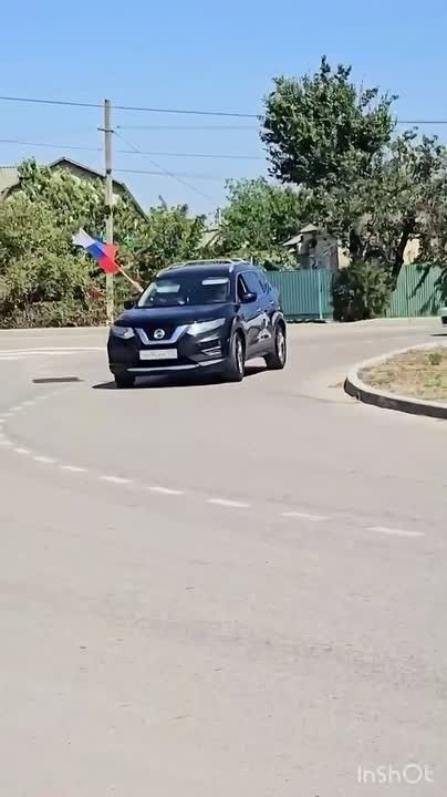 Праздничный автопробег в Геническе: ГКУ ХО «Херсонавтотранссервис» отметили День Государственного флага России!