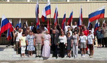 Под флагом Родины: в Чаплинке торжественно отметили День Государственного флага Российской Федерации!