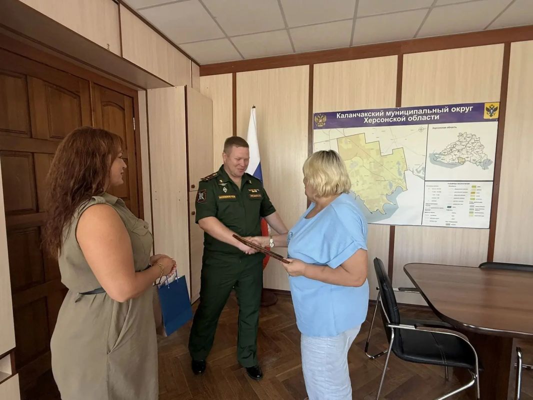Вручение благодарственных писем военнослужащим в День государственного флага Российской Федерации