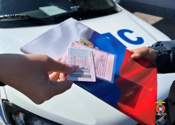 Госавтоинспекция Херсонской области напоминает: в случае лишения права управления автомобилем, водитель должен сдать водительское удостоверение