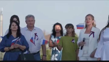 Депутаты Каховского Совета депутатов приняли участие во Всероссийской хоровой акции «Флаг моего государства"