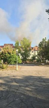 Пожары вспыхнули в жилом доме и гаражном кооперативе после обстрела Новой Каховки