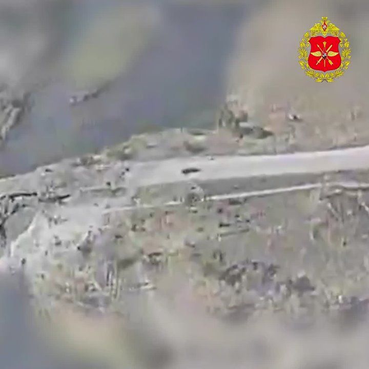 Расчет ударного БПЛА «Молния-2» группировки «Днепр» сжег автомобиль с группой инженерной разведки ВСУ в Запорожской области — Минобороны