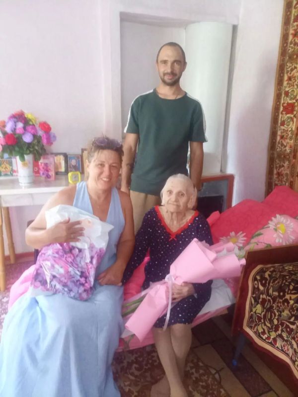 Активисты ТОС «Мечта» поздравили ветерана Великой Отечественной войны с 95-летием