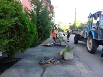Владимир Оганесов: Внимание, жители округа!. Несмотря на вчерашние обстрелы со стороны ВСУ, наша коммунальная служба оперативно приступила к восстановительным работам