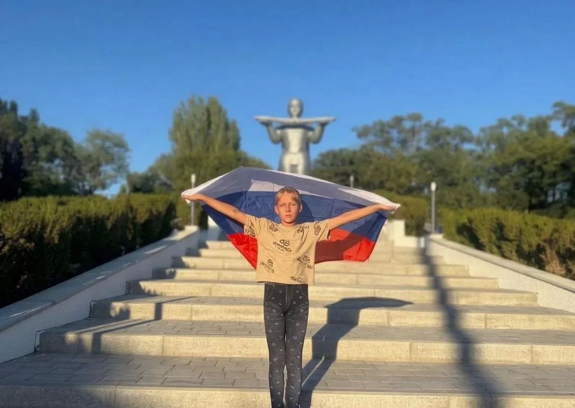 Поздравляем победителей фотоконкурса ко Дню Государственного флага РФ!