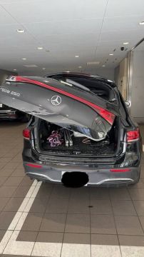 Mercedes начали открывать багажники сами