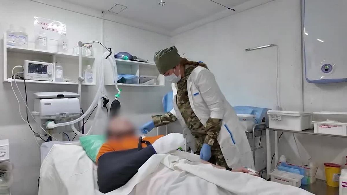 «Цена каждой минуты — жизнь»: Владимир Сальдо поздравил военных медиков Херсонского направления