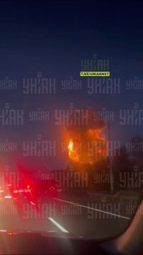 Вечер начался.... В сети уже появились кадры и сообщения о том, что по Житомирской трассе под Киевом после мощного взрыва начался сильный пожар