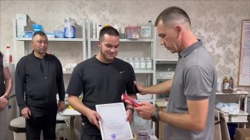 Рамиль Замалетдинов: В День военного медика посетил одно из медицинских подразделений, входящих в группировку войск "Днепр", чтобы поздравить тех, кто ежедневно спасает жизни наших защитников