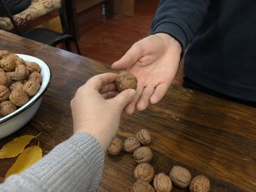 В Горностаевском Дворце культуры прошла акция «Орех на счастье»