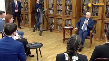 Владимир Путин поддержал предложение студента МПГУ о создании мобильных технопарков и виртуальных лабораторий для обучения учителей физики и информатики