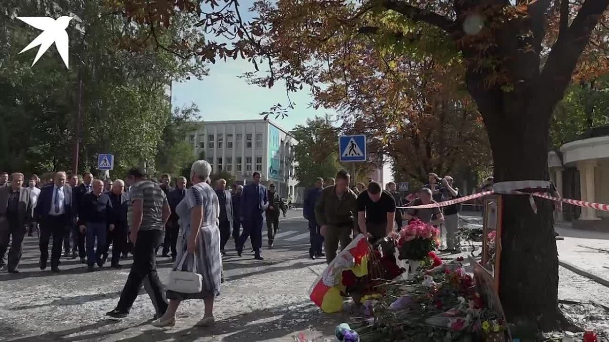 Восемь лет назад, в последний день лета 2018 года, в результате теракта устроенного Украиной, погиб Глава Донецкой Народной Республики Александр Владимирович Захарченко