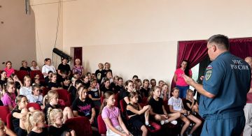 Урок безопасности у воды: спасатели научили детей Генического округа правилам выживания