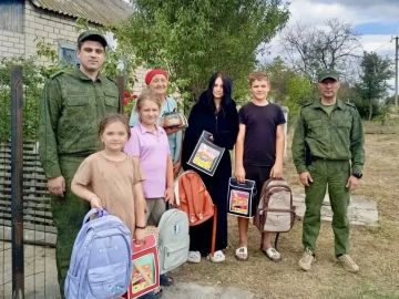 В преддверии Дня знаний офицеры СК России посетили многодетную семью