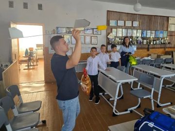 В День знаний авиамодельная секция Херсонского центра открыла двери для юных мечтателей