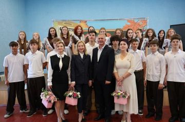 Сегодня для тысяч школьников региона стартовал новый учебный год
