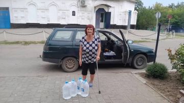Почти две тонны бутилированной питьевой воды раздали жителям в пгт