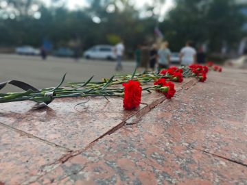 День памяти и славы!. В день Победы над милитаристской Японией и окончания Второй мировой войны сотрудники Администрации, Совета депутатов и работники учреждений культуры Новотроицкого муниципального округа почтили память...