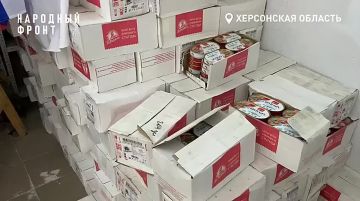 2 000 банок продуктов для Каховки: Народный фронт доставил новую партию помощи жителям города