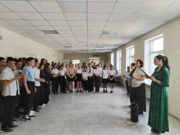«Мир против террора»: линейка в Красном Скадовского округа