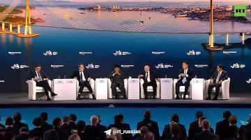 В России необходимо создать стимулы для рождения детей молодыми женщинами, отметил Путин: