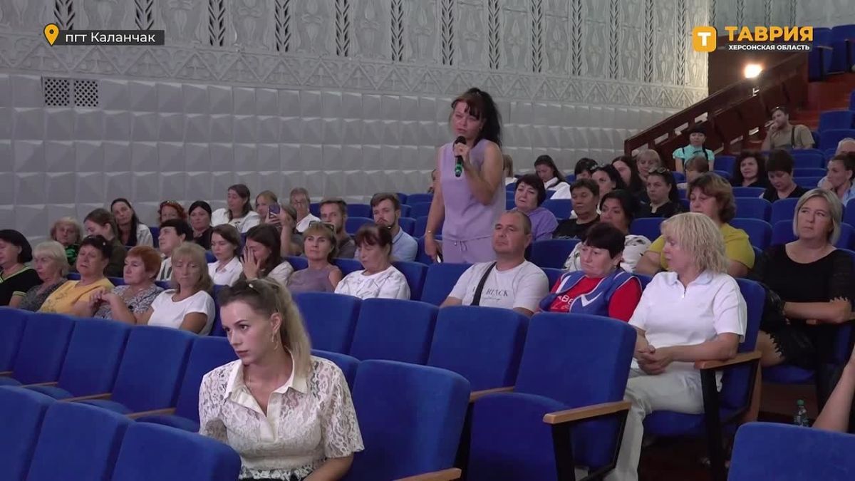 В Каланчакском дворце культуры открыли выставку "Герои освобожденной Херсонщины"