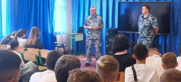 В День солидарности в борьбе с терроризмом транспортные полицейские Херсонской области провели уроки памяти для школьников