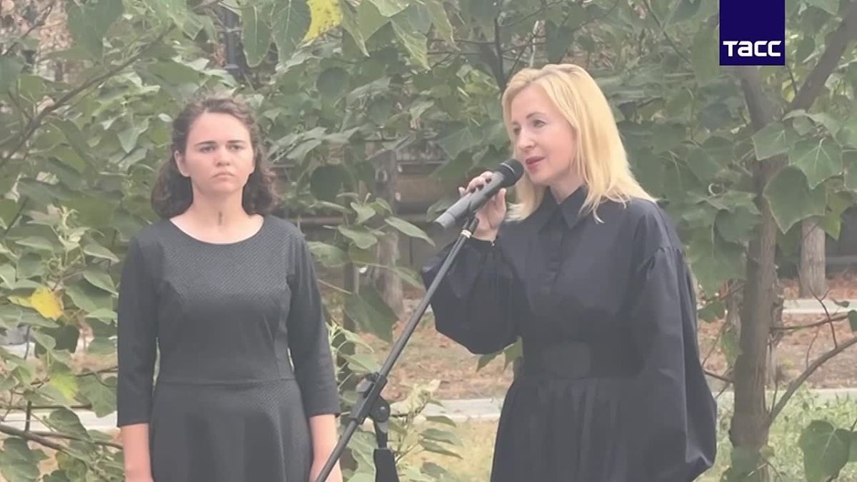 Более 100 жителей Геническа Херсонской области приняли участие в траурной акции в память о жертвах террористических актов, передает корреспондент ТАСС