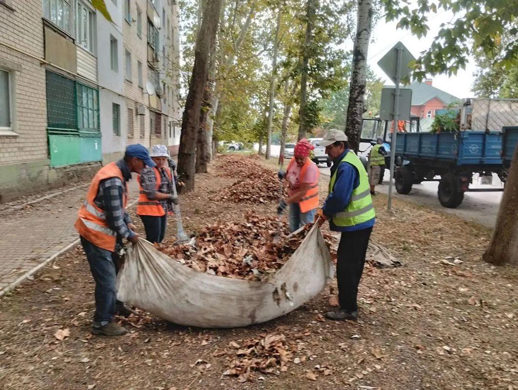 В Скадовске продолжаются плановые работы по благоустройству
