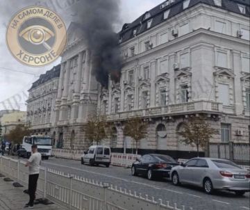 Только что прилетело по зданию СБУ в Киеве, источники сообщают о реактивном дроне