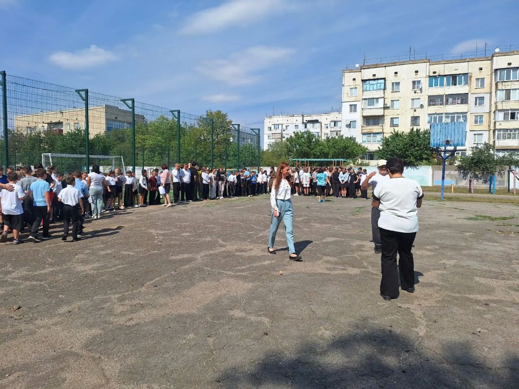 Готовность номер один: сотрудники МЧС провели пожарно-тактические учения в Чаплинской школе №1