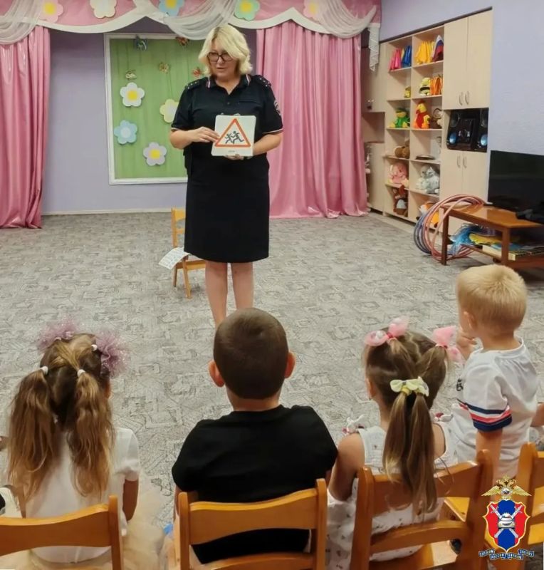 В Алешкинском округе Херсонской области сотрудники Госавтоинспекции провели профилактическое мероприятие для детсадовцев