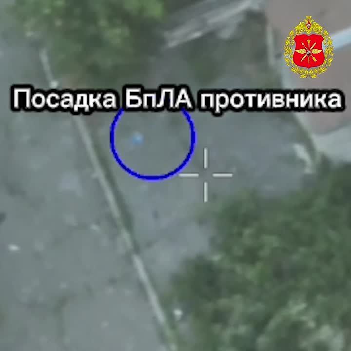 В ходе воздушной разведки наши бойцы обнаружили пункт управления тяжелыми беспилотниками ВСУ в подвале одной из многоэтажек в Дружковке