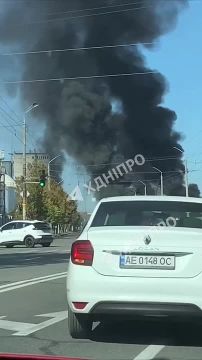 В Днепропетровске после удара начался пожар на автостоянке, сообщают местные ТГ-каналы