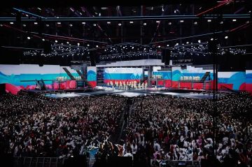 МФМ-2026 — мы вместе!. В Екатеринбурге открыли Международный фестиваль молодёжи-2026 — это было мощно! На одной сцене — участники из разных стран, яркие номера, музыка и та самая атмосфера, когда понимаешь: здесь собралась...
