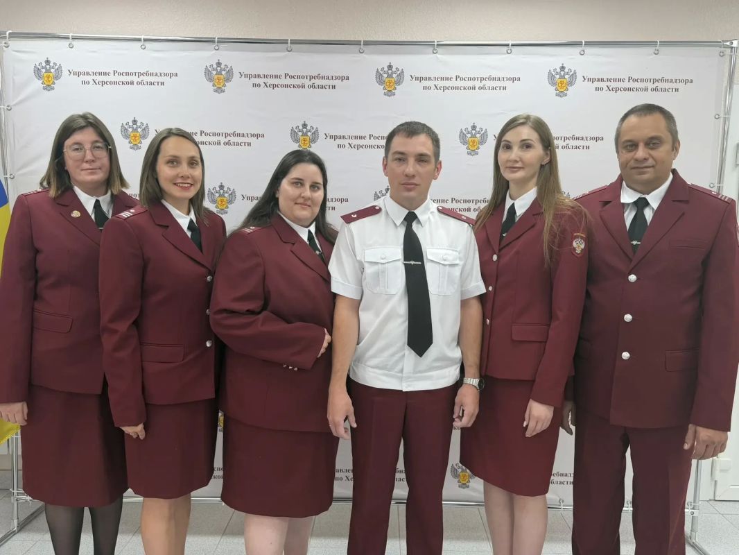 Сегодня, 15 сентября, в День федерального государственного санитарно-эпидемиологического надзора в Управлении Роспотребнадзора по Херсонской области состоялось торжественное награждение сотрудников