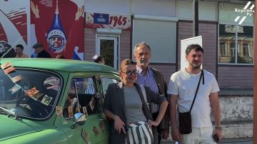 В Геническе открылся избирательный участок в стиле СССР