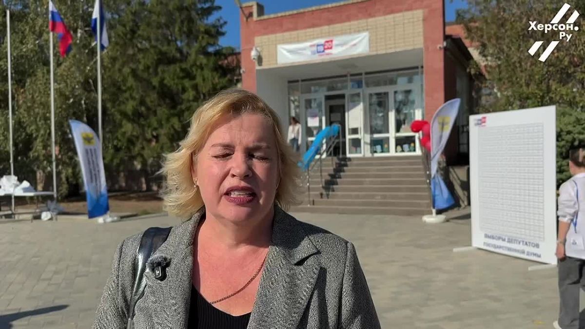 «Победа будет за нами»: директор школы №3 Геническа проголосовала с коллективом