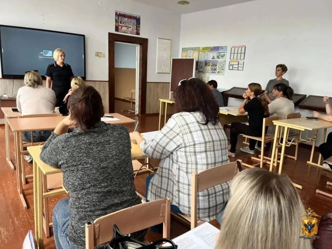 В Каланчакском округе инспекторы ПДН приняли участие в родительском собрании