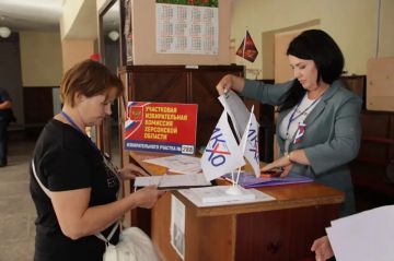 На избирательном участке в Чаплинском округе работа идет полным ходом