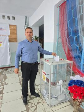 Заместитель главы Чаплинского муниципального округа Виталий Данько проголосовал на выборах в Государственную Думу